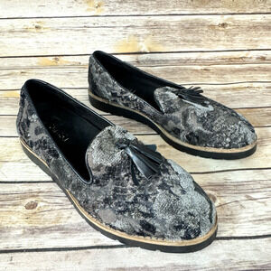 VANELi Womens Joona Slip On Floral Lug Sole Tassled Loafer Velvet Floral Shoes 8